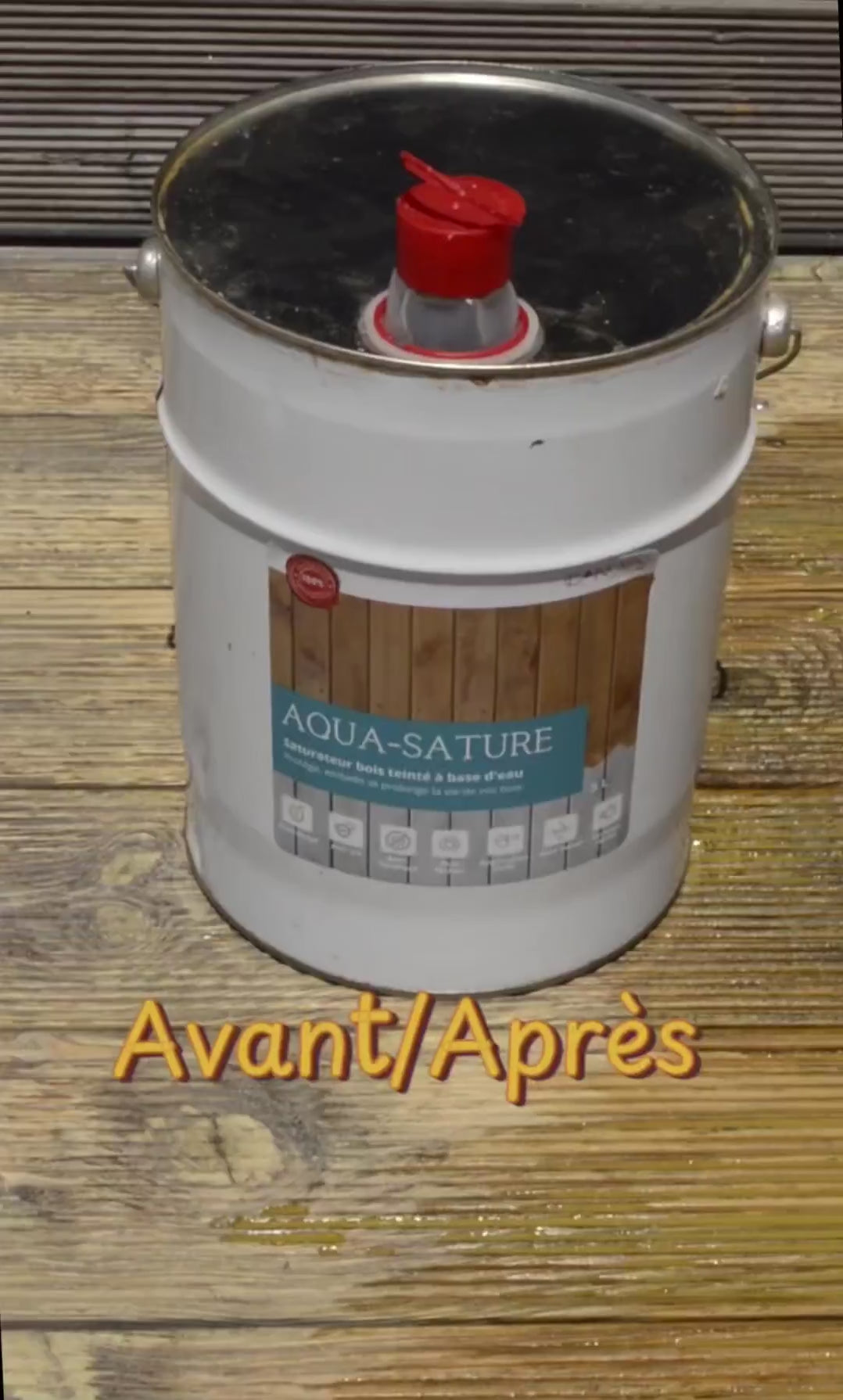 Application du saturateur teinté Aqua-Sature CANOPY pour protéger et sublimer le bois extérieur avec une finition naturelle et résistante aux intempéries.